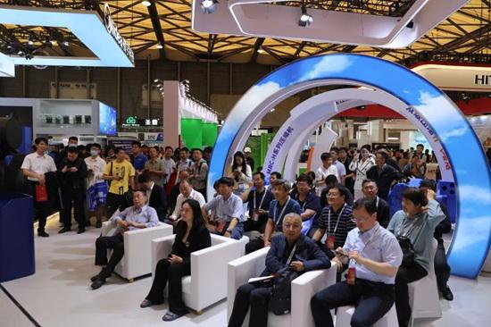 qm球盟会直击现场 鑫磊1100RT磁悬浮冷水机组公布会以冷赋能零碳将来！(图1)